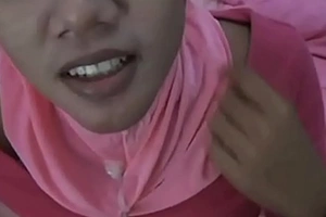 hijab amateur oral-sex