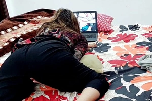 INDIAN University Cooky HAS AN Go down retreat from WHILE Observing HER OWN DESI PORN MOVIE ON LAPTOP