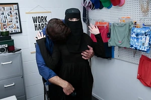 Officer Confronts Hijab Shoplifter Teen About Her Crime - Lifterhub