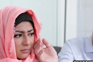 Muslim girl has no selection counter with regard to fuck american guy